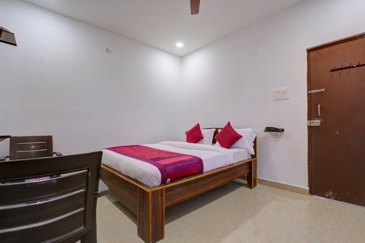 Oyo 11670 Hotel Vishnu Priya Residency Hyderabad Exterior photo