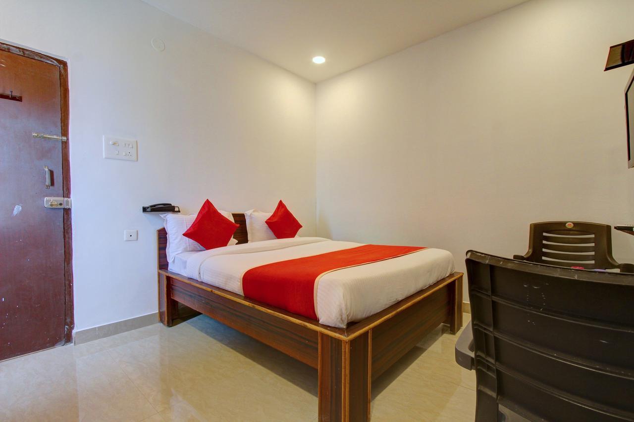 Oyo 11670 Hotel Vishnu Priya Residency Hyderabad Exterior photo
