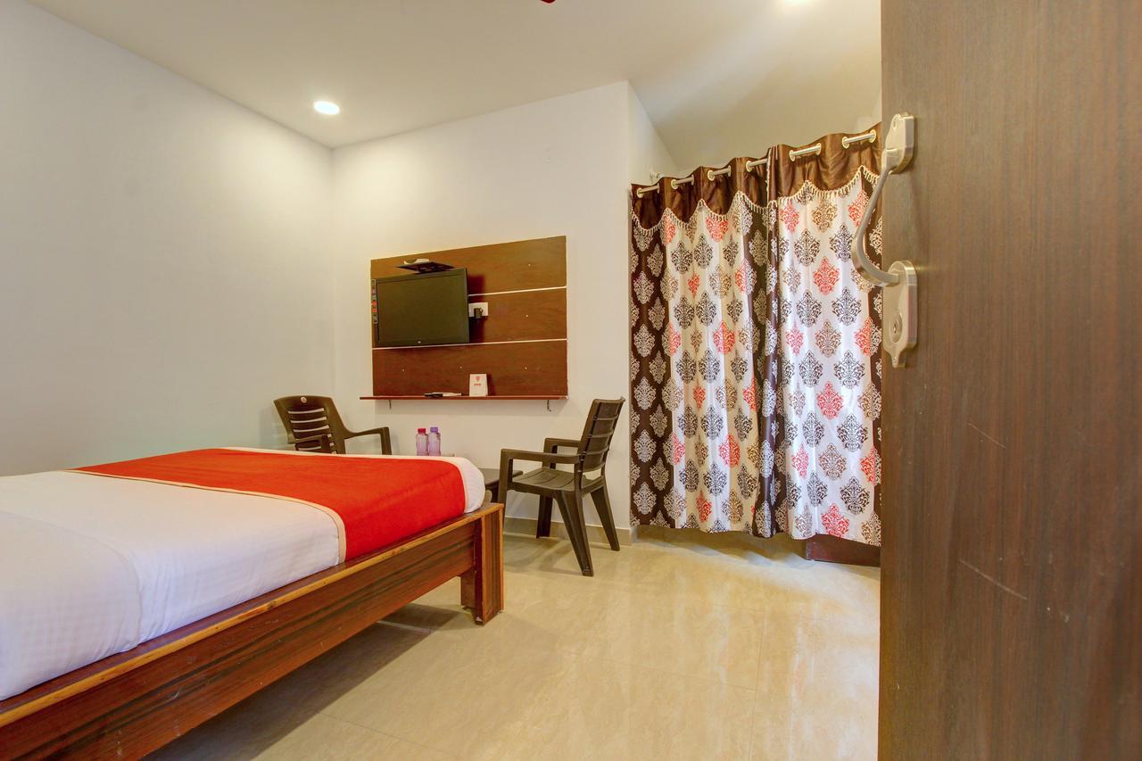 Oyo 11670 Hotel Vishnu Priya Residency Hyderabad Exterior photo