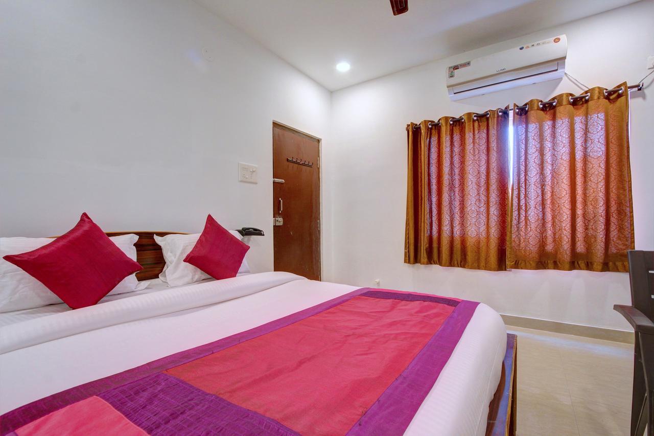 Oyo 11670 Hotel Vishnu Priya Residency Hyderabad Exterior photo