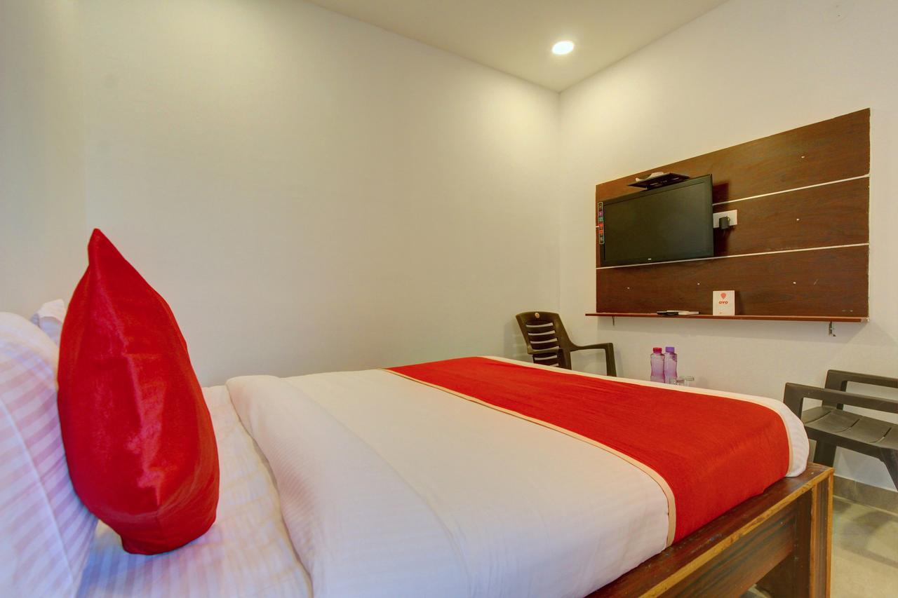 Oyo 11670 Hotel Vishnu Priya Residency Hyderabad Exterior photo